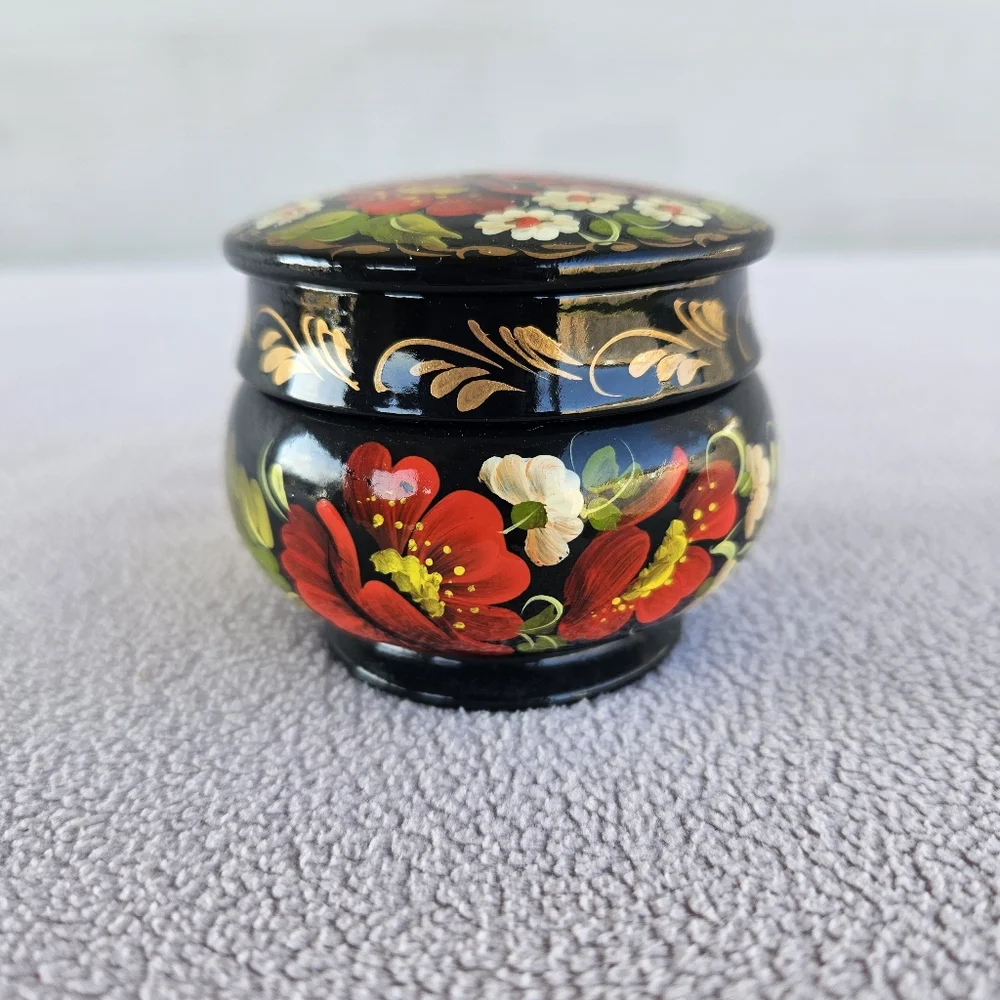Handcrafted Ukraine Wood Lacquer Small Trinket Box Black Red Floral Storage 2